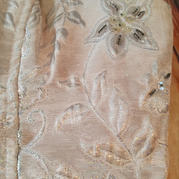 Top shiny with beads. - Picture 3 of 3